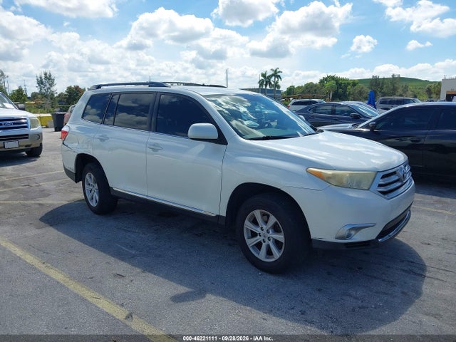46221111 :رقم المزاد ، 5TDZA3EH1DS034584 vin ، 2013 Toyota Highlander Base Plus مزاد بيع