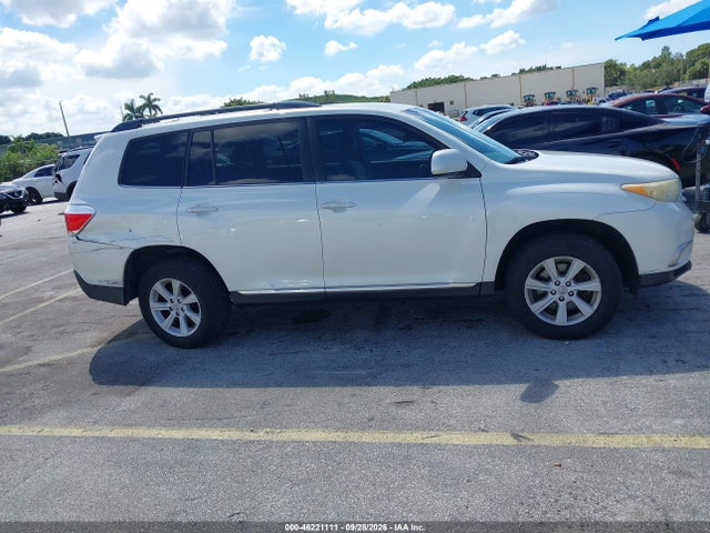 46221111 :رقم المزاد ، 5TDZA3EH1DS034584 vin ، 2013 Toyota Highlander Base Plus مزاد بيع