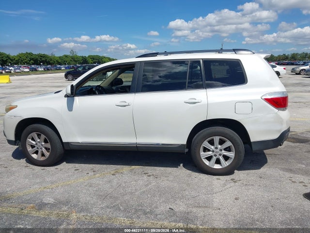 46221111 :رقم المزاد ، 5TDZA3EH1DS034584 vin ، 2013 Toyota Highlander Base Plus مزاد بيع