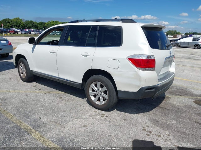 46221111 :رقم المزاد ، 5TDZA3EH1DS034584 vin ، 2013 Toyota Highlander Base Plus مزاد بيع