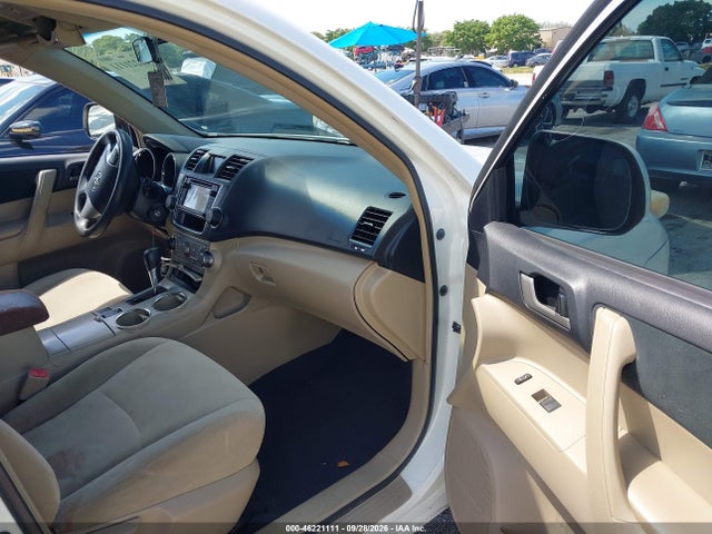 46221111 :رقم المزاد ، 5TDZA3EH1DS034584 vin ، 2013 Toyota Highlander Base Plus مزاد بيع