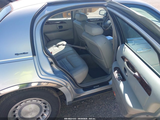 Продаж на аукціоні авто 2001 Lincoln Town Car Signature, vin: 1LNHM82W51Y608103, номер лоту: 46221332