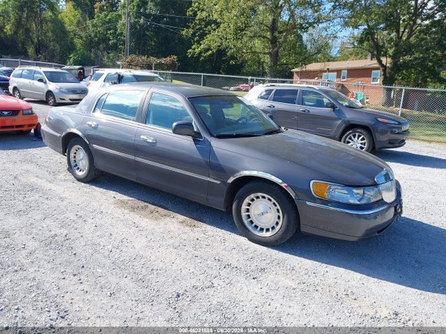 Продаж на аукціоні авто 1999 Lincoln Town Car Executive, vin: 1LNHM81W6XY667946, номер лоту: 46221685