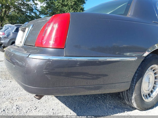 Aukcja sprzedaży 1999 Lincoln Town Car Executive, vin: 1LNHM81W6XY667946, numer aukcji: 46221685