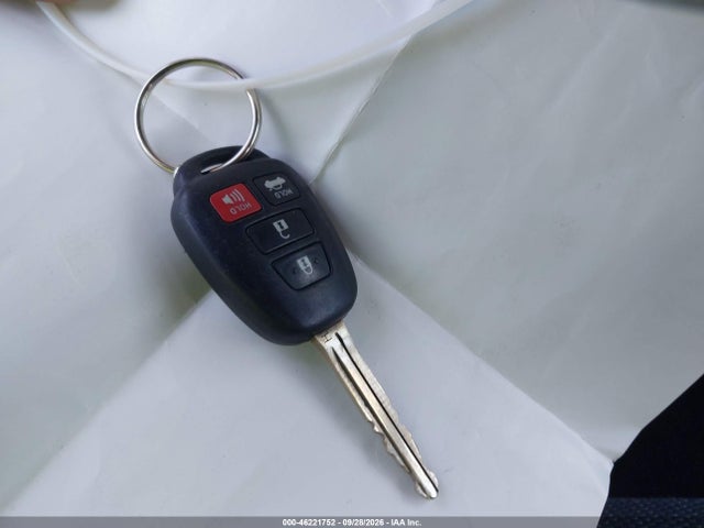 46221752 :رقم المزاد ، 5YFBURHE8FP256449 vin ، 2015 Toyota Corolla S Plus مزاد بيع