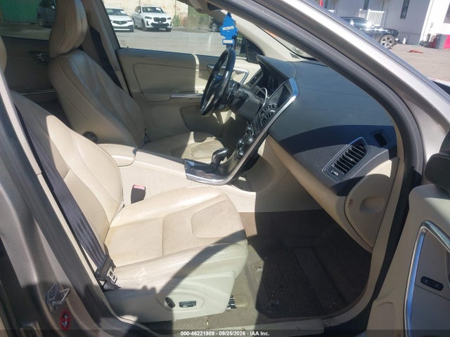 Продажа на аукционе авто 2014 Volvo Xc60 T6 Premier Plus, vin: YV4902DZ0E2512054, номер лота: 46221909
