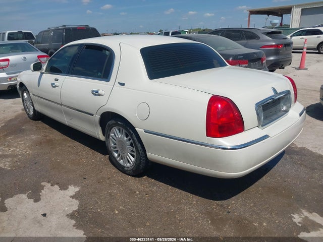 46223141 :رقم المزاد ، 1LNHM82V26Y635774 vin ، 2006 Lincoln Town Car Signature Limited مزاد بيع