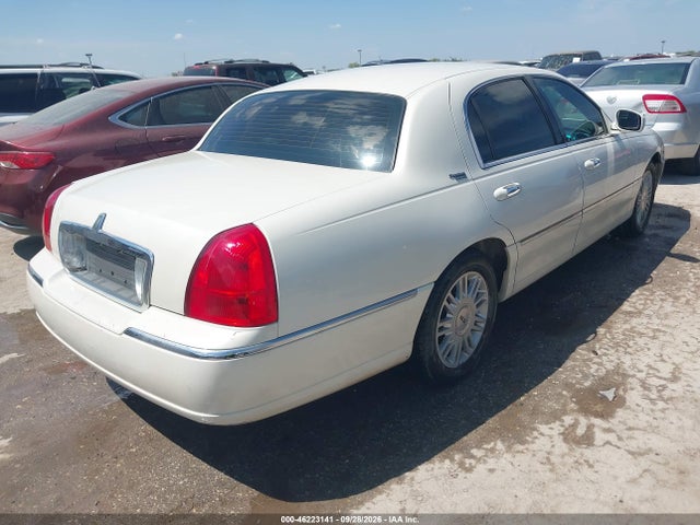 46223141 :رقم المزاد ، 1LNHM82V26Y635774 vin ، 2006 Lincoln Town Car Signature Limited مزاد بيع