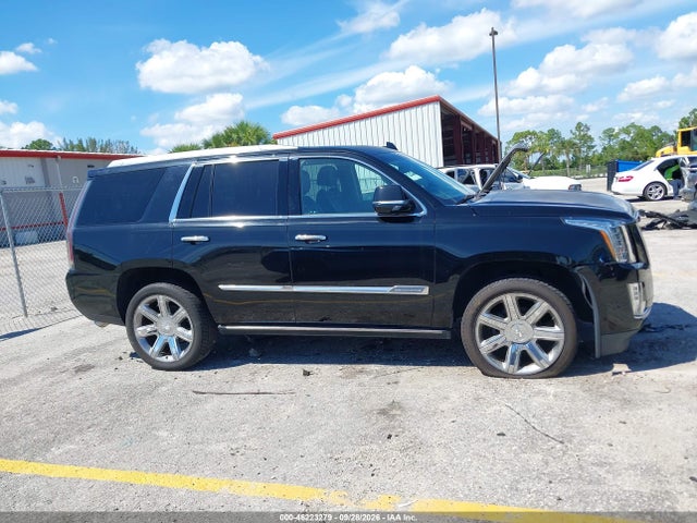 46223279 :رقم المزاد ، 1GYS3CKJ9HR142940 vin ، 2017 Cadillac Escalade Premium Luxury مزاد بيع