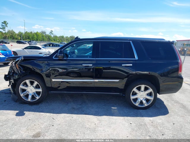 46223279 :رقم المزاد ، 1GYS3CKJ9HR142940 vin ، 2017 Cadillac Escalade Premium Luxury مزاد بيع
