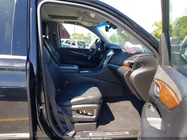46223279 :رقم المزاد ، 1GYS3CKJ9HR142940 vin ، 2017 Cadillac Escalade Premium Luxury مزاد بيع