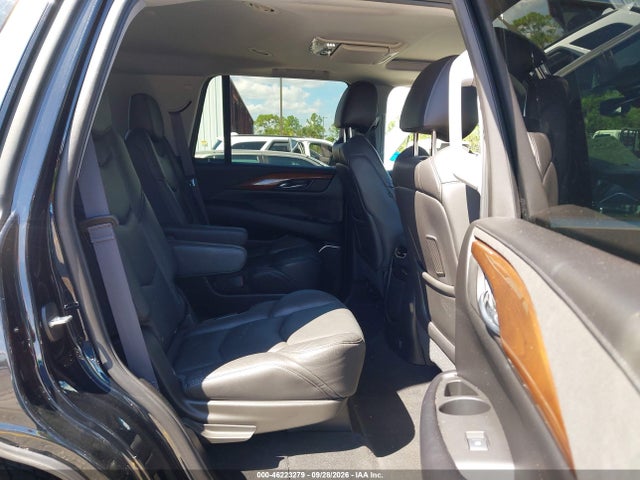 46223279 :رقم المزاد ، 1GYS3CKJ9HR142940 vin ، 2017 Cadillac Escalade Premium Luxury مزاد بيع