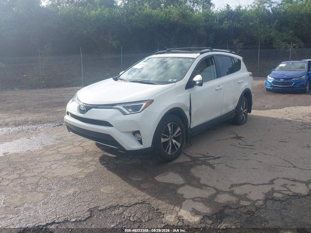 Toyota Rav4 Xle 2017 JTMRFREV3HJ171930 Image 2