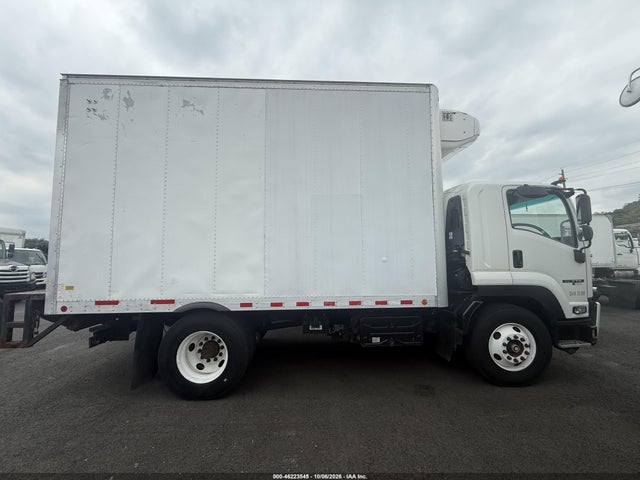 46223545 :رقم المزاد ، 54DK6S166JSG01455 vin ، 2018 Isuzu Ftr Reefer Box Truck مزاد بيع