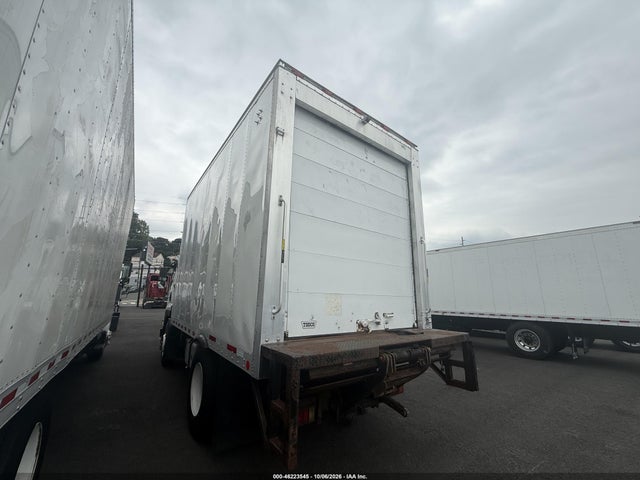 46223545 :رقم المزاد ، 54DK6S166JSG01455 vin ، 2018 Isuzu Ftr Reefer Box Truck مزاد بيع