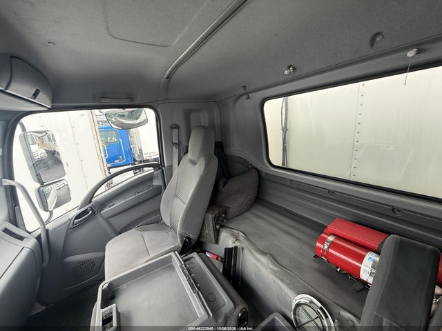46223545 :رقم المزاد ، 54DK6S166JSG01455 vin ، 2018 Isuzu Ftr Reefer Box Truck مزاد بيع