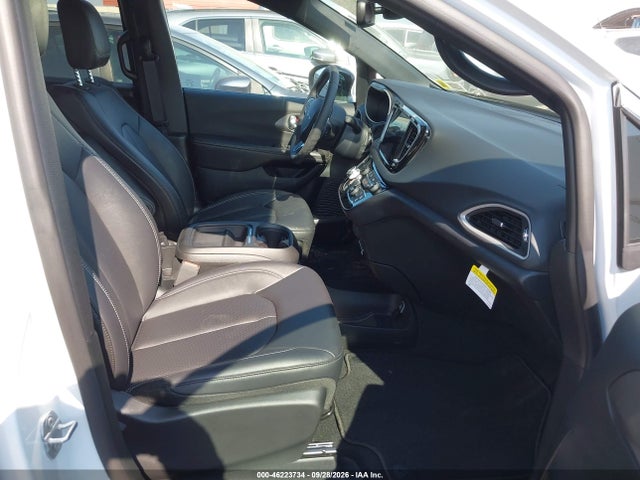 46223734 :رقم المزاد ، 2C4RC1BG1VR572724 vin ، 2027 Chrysler Pacifica مزاد بيع