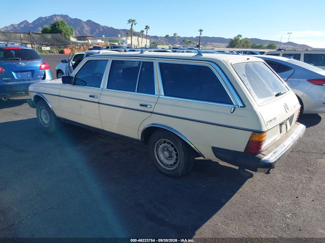 46223754 :رقم المزاد ، WDBAB93A2CN006282 vin ، 1982 Mercedes-benz 300 Tdt مزاد بيع