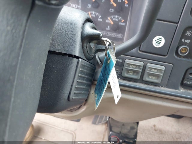46223933 :رقم المزاد ، 3GNFK16R4XG271379 vin ، 1999 Chevrolet Suburban 1500 Lt مزاد بيع
