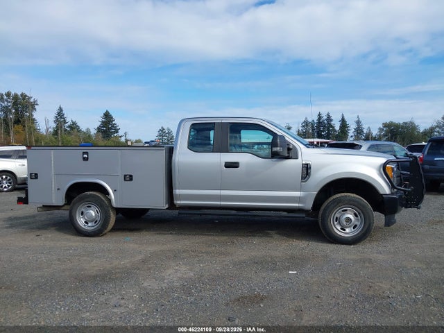 46224109 :رقم المزاد ، 1FD7X2B63HEE09921 vin ، 2017 Ford F-250 Xl مزاد بيع
