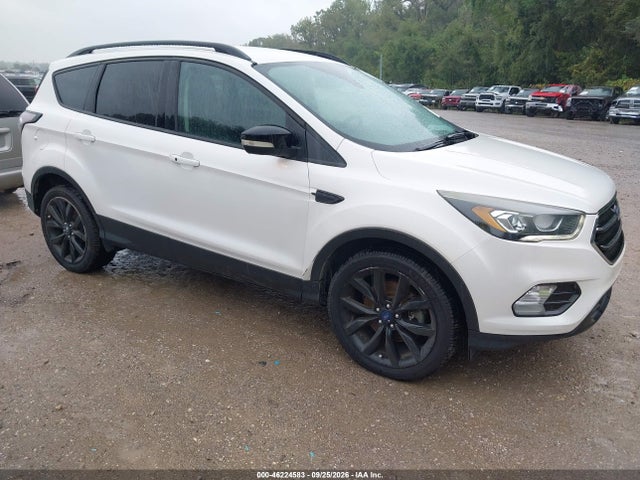 46224583 :رقم المزاد ، 1FMCU9JD0HUC23100 vin ، 2017 Ford Escape Titanium مزاد بيع