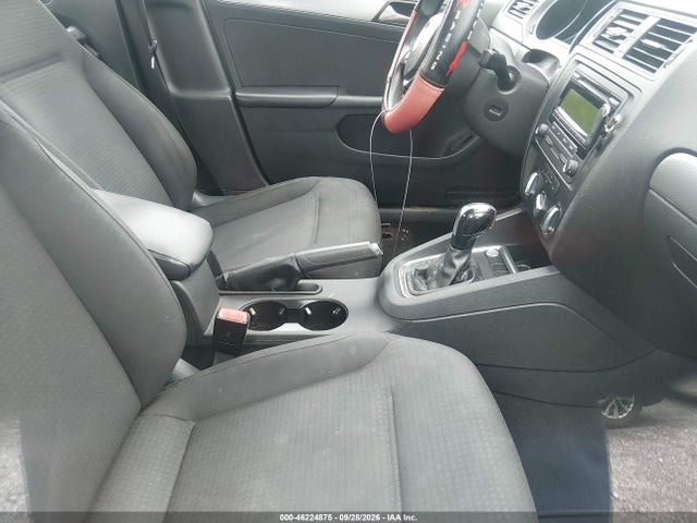 46224875 :رقم المزاد ، 3VWD17AJ0FM213080 vin ، 2015 Volkswagen Jetta 1.8t Se مزاد بيع