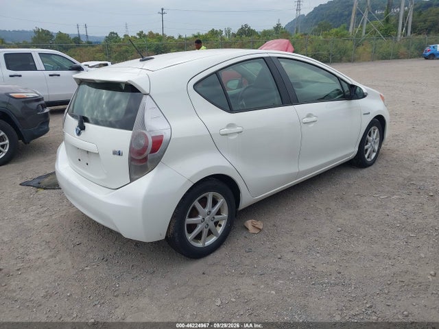 Продажа на аукционе авто 2013 Toyota Prius C Four, vin: JTDKDTB3XD1039667, номер лота: 46224967