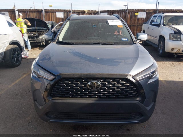 46225155 :رقم المزاد ، 7MUBAABG7NV028622 vin ، 2022 Toyota Corolla Cross Le مزاد بيع