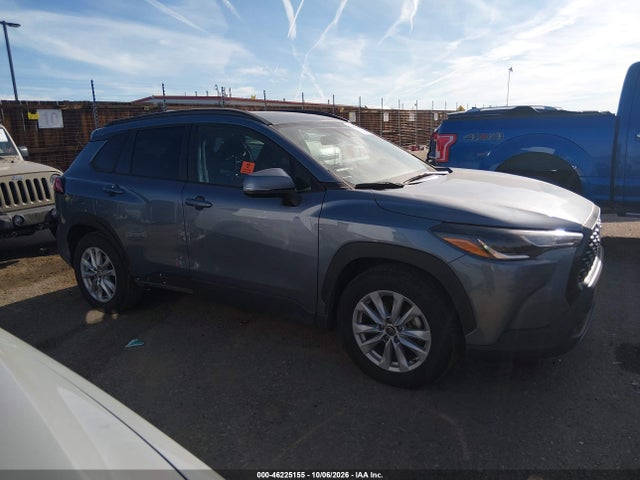 46225155 :رقم المزاد ، 7MUBAABG7NV028622 vin ، 2022 Toyota Corolla Cross Le مزاد بيع