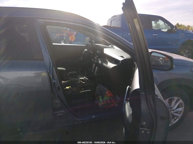 46225155 :رقم المزاد ، 7MUBAABG7NV028622 vin ، 2022 Toyota Corolla Cross Le مزاد بيع