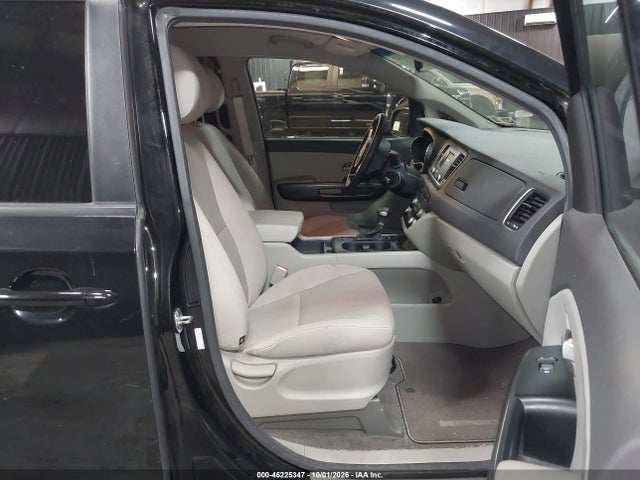 2018 Kia Sedona L მანქანა იყიდება აუქციონზე, vin: KNDMA5C14J6398652, აუქციონის ნომერი: 46225347