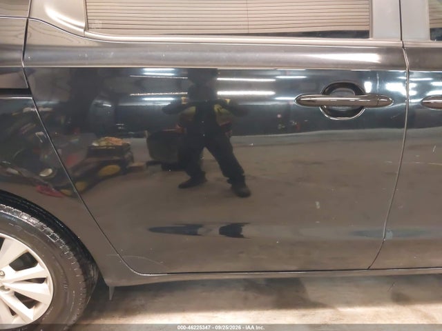 2018 Kia Sedona L მანქანა იყიდება აუქციონზე, vin: KNDMA5C14J6398652, აუქციონის ნომერი: 46225347
