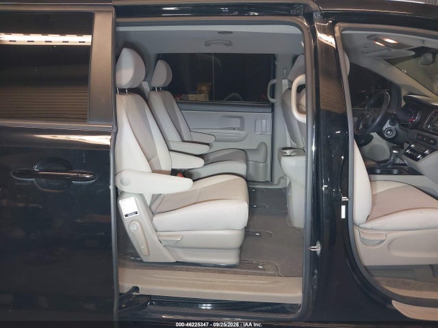 2018 Kia Sedona L მანქანა იყიდება აუქციონზე, vin: KNDMA5C14J6398652, აუქციონის ნომერი: 46225347