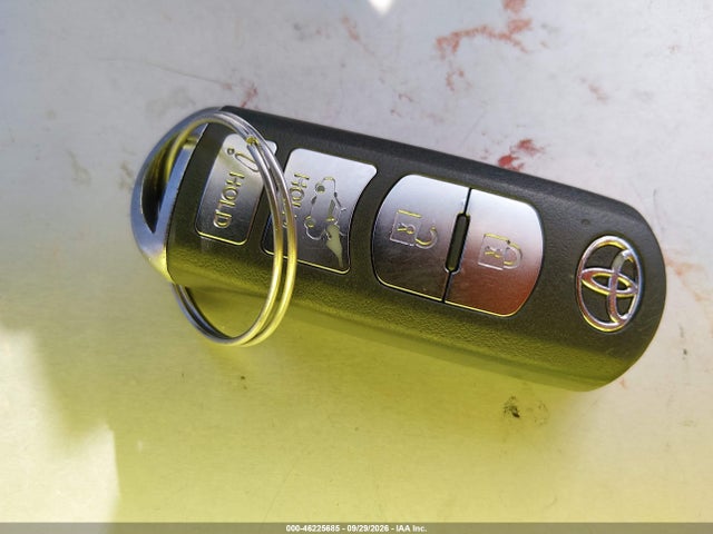 3MYDLBYV6KY526857 Toyota YARIS L
