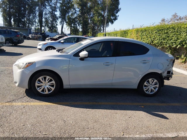 3MYDLBYV6KY526857 Toyota YARIS L