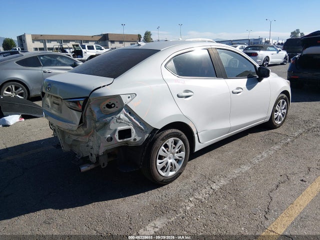 3MYDLBYV6KY526857 Toyota YARIS L