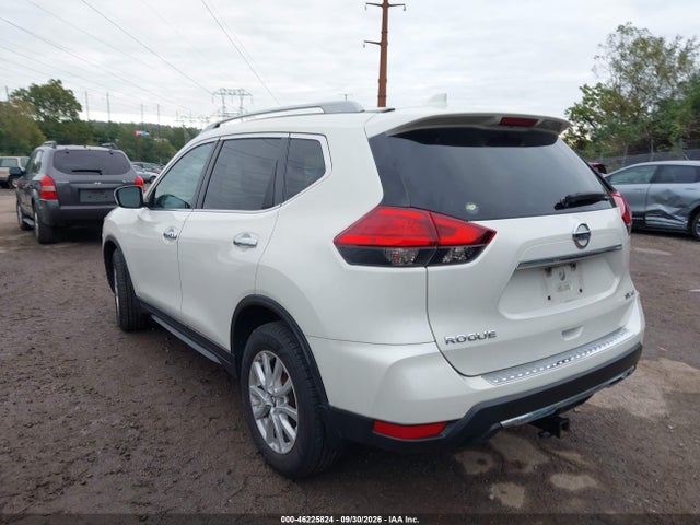 46225824 :رقم المزاد ، 5N1AT2MV8HC745601 vin ، 2017 Nissan Rogue Sv مزاد بيع