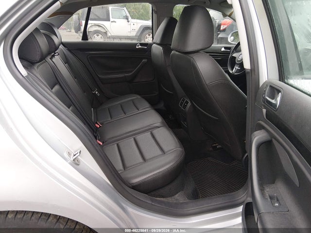 2010 Volkswagen Jetta Wolfsburg Edition მანქანა იყიდება აუქციონზე, vin: 3VWRA7AJ5AM074238, აუქციონის ნომერი: 46225841
