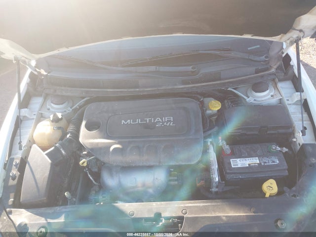 Chrysler 200 Limited 2015 1C3CCCAB7FN660302 Image 10