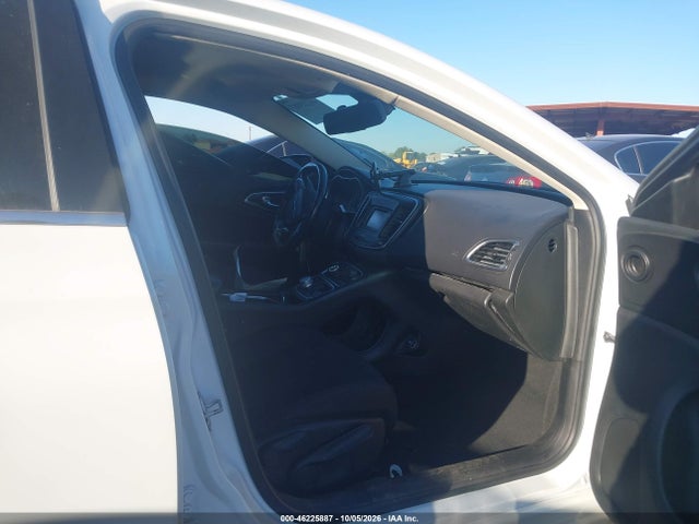Chrysler 200 Limited 2015 1C3CCCAB7FN660302 Image 5