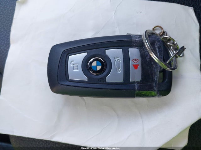 BMW 320i 2016 WBA8E1G5XGNT38401 Image 11