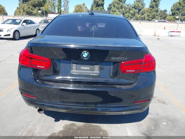 BMW 320i 2016 WBA8E1G5XGNT38401 Image 17