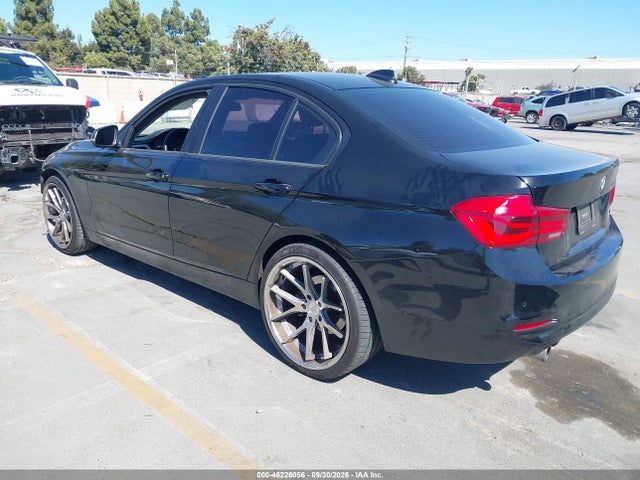 BMW 320i 2016 WBA8E1G5XGNT38401 Image 3