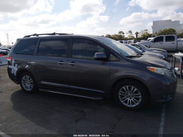 46226148 :رقم المزاد ، 5TDYK3DC3CS214811 vin ، 2012 Toyota Sienna Xle V6 8 Passenger مزاد بيع