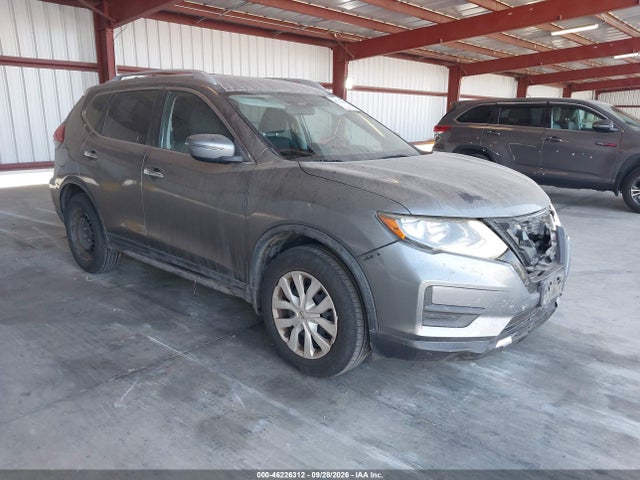 2017 Nissan Rogue S მანქანა იყიდება აუქციონზე, vin: JN8AT2MT3HW390598, აუქციონის ნომერი: 46226312