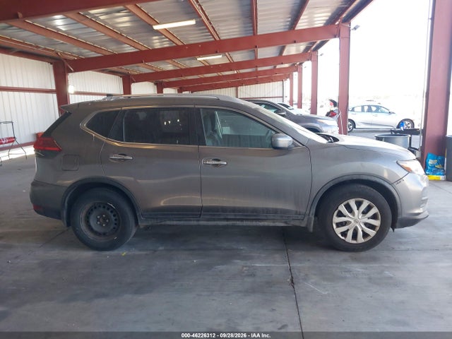 2017 Nissan Rogue S მანქანა იყიდება აუქციონზე, vin: JN8AT2MT3HW390598, აუქციონის ნომერი: 46226312