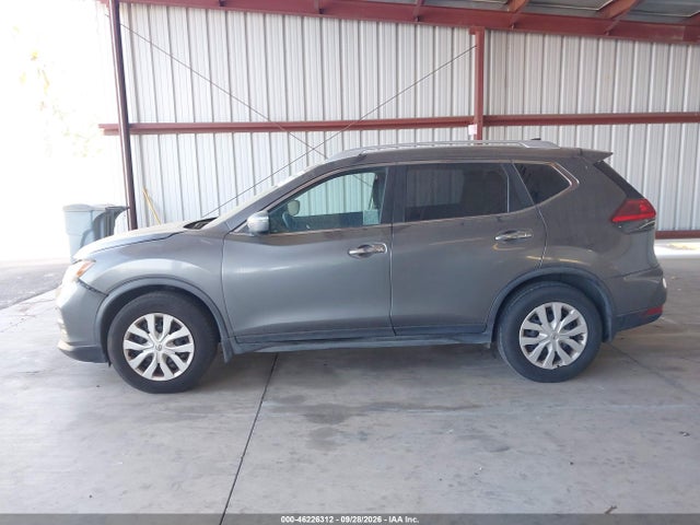 2017 Nissan Rogue S მანქანა იყიდება აუქციონზე, vin: JN8AT2MT3HW390598, აუქციონის ნომერი: 46226312