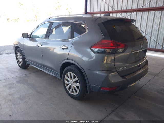 2017 Nissan Rogue S მანქანა იყიდება აუქციონზე, vin: JN8AT2MT3HW390598, აუქციონის ნომერი: 46226312