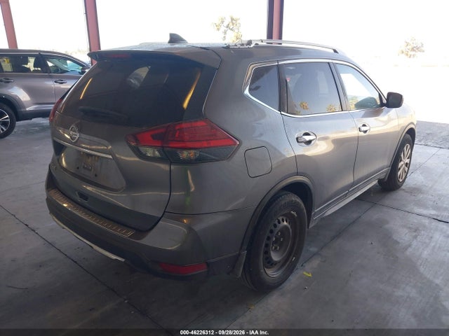 2017 Nissan Rogue S მანქანა იყიდება აუქციონზე, vin: JN8AT2MT3HW390598, აუქციონის ნომერი: 46226312