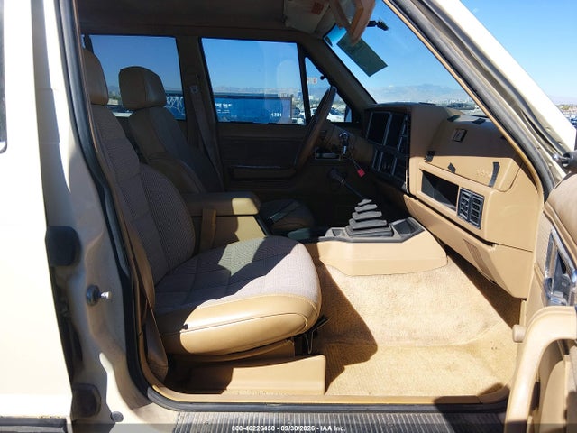 1987 Jeep Cherokee Laredo მანქანა იყიდება აუქციონზე, vin: 1JCML7841HT069135, აუქციონის ნომერი: 46226450